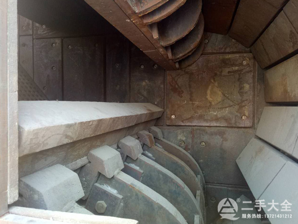 反擊式破碎機內(nèi)部結(jié)構(gòu) 反擊式破碎機內(nèi)部結(jié)構(gòu)