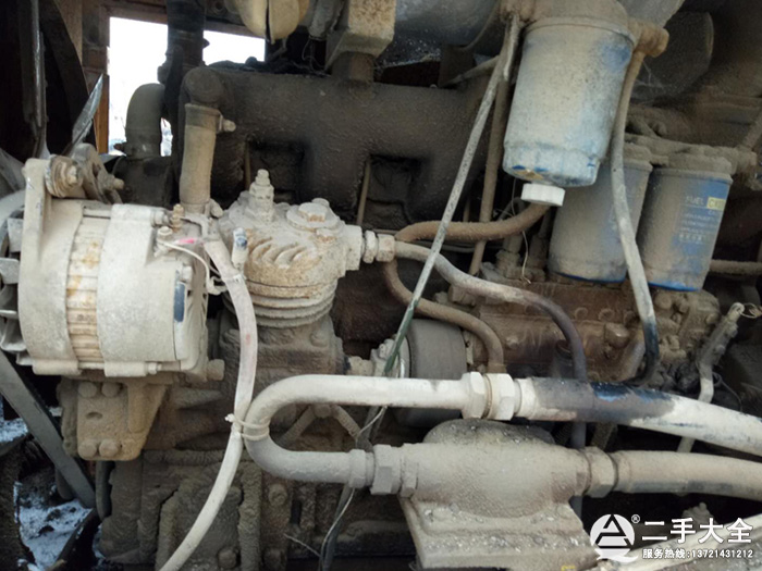 二手裝載機(jī)內(nèi)部情況 二手裝載機(jī)內(nèi)部情況