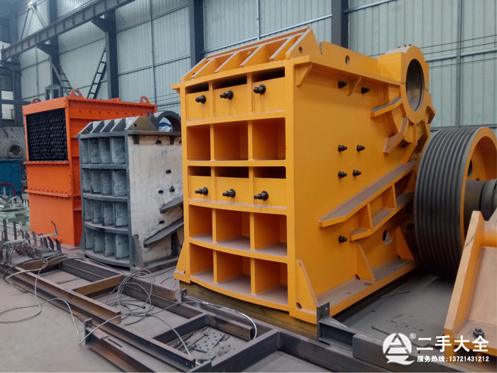 900×1200顎式破碎機(jī) 900×1200顎式破碎機(jī)