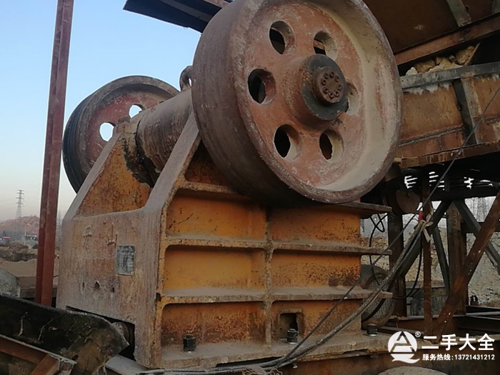 350×750顎式破碎機(jī) 350×750顎式破碎機(jī)