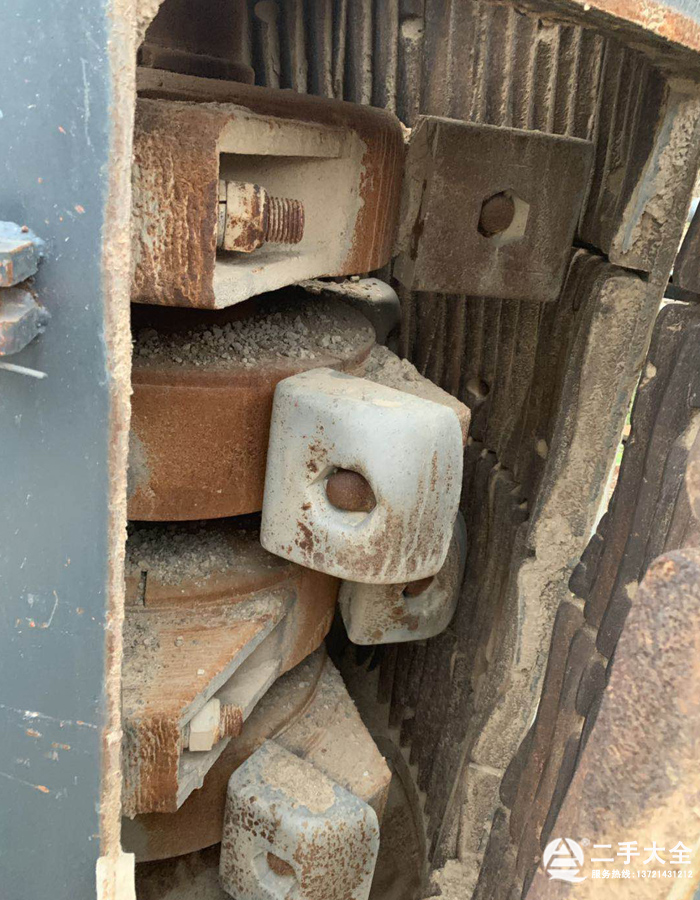 立式板錘制砂機(jī)內(nèi)部 立式板錘制砂機(jī)內(nèi)部