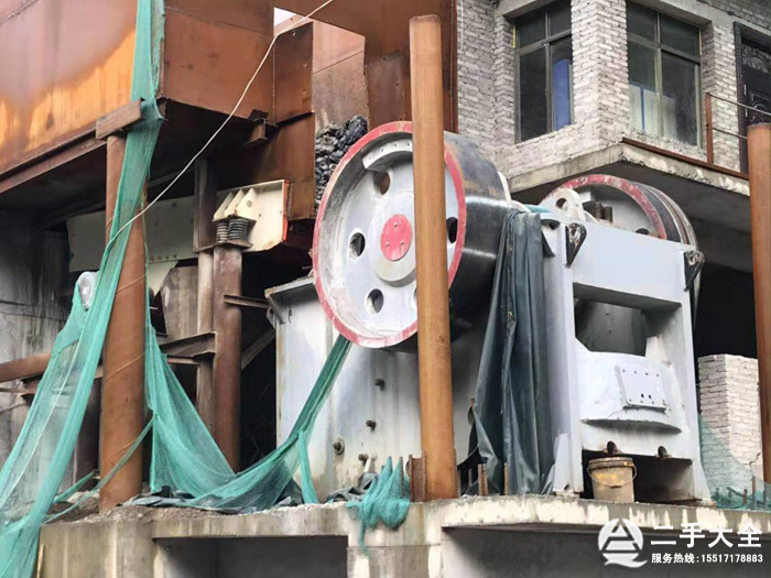 大型顎式破碎機(jī) 大型顎式破碎機(jī)