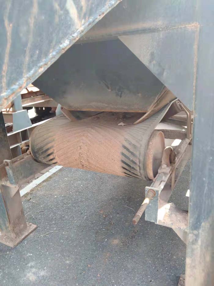 泥石分離機(jī)底部 泥石分離機(jī)底部