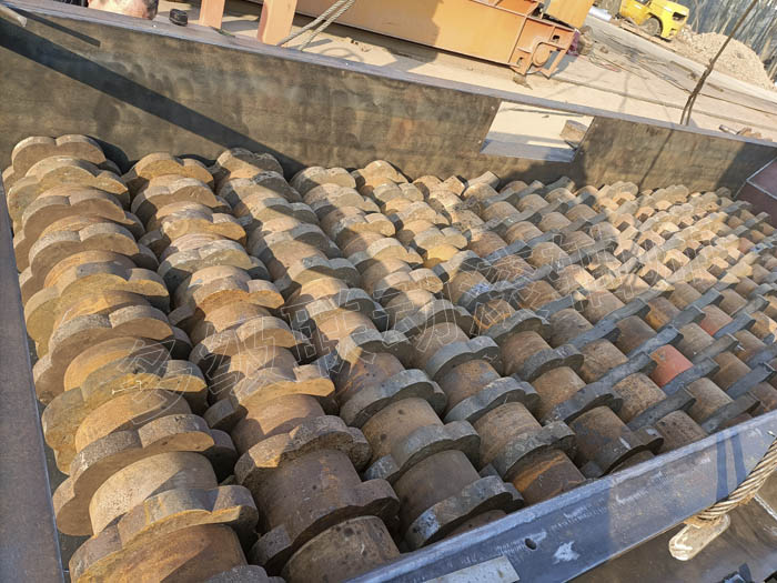 多級(jí)聯(lián)動(dòng)滾軸篩內(nèi)部結(jié)構(gòu) 多級(jí)聯(lián)動(dòng)滾軸篩內(nèi)部結(jié)構(gòu)