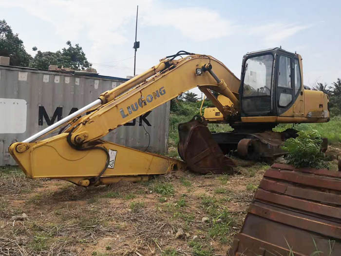 二手報(bào)廢挖掘機(jī) 二手報(bào)廢挖掘機(jī)