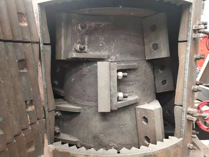 立軸制砂機內(nèi)部結(jié)構(gòu) 立軸制砂機內(nèi)部結(jié)構(gòu)