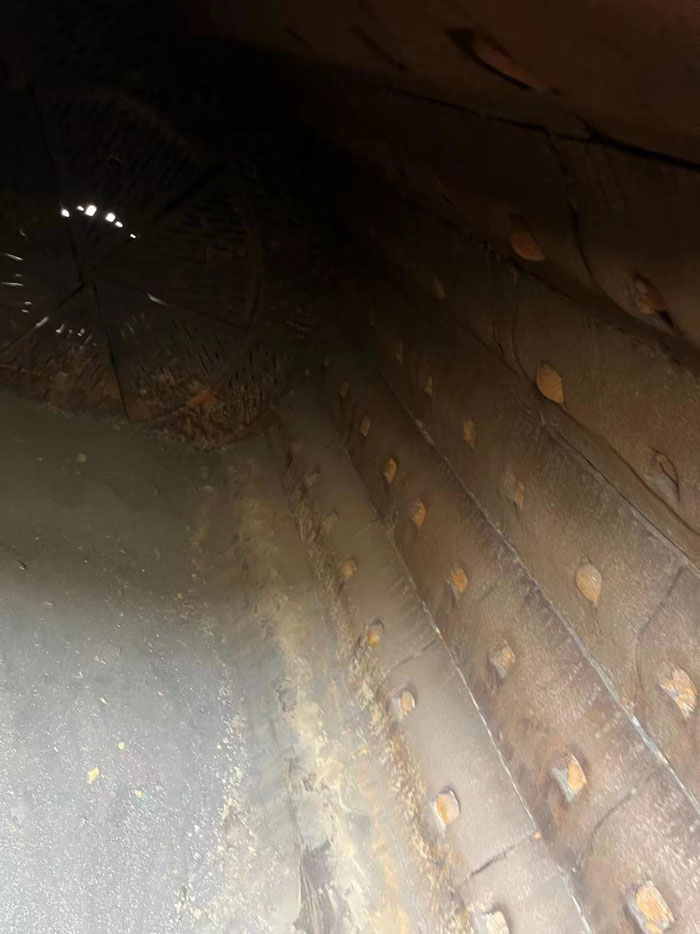 球磨機(jī)內(nèi)部情況 球磨機(jī)內(nèi)部情況