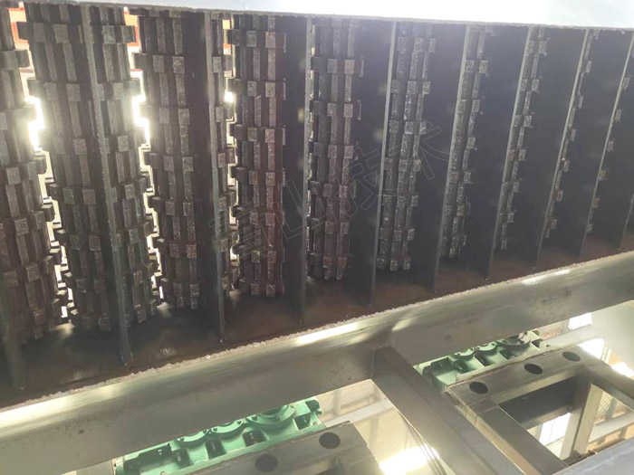 滾軸篩底部刮泥裝置 滾軸篩底部刮泥裝置