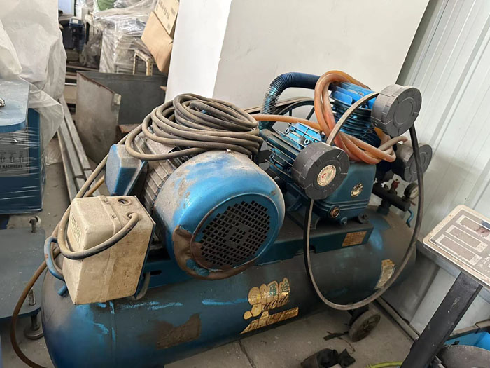 空壓機(jī) 空壓機(jī)